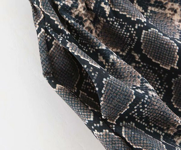 Дамска модерна къса пола 