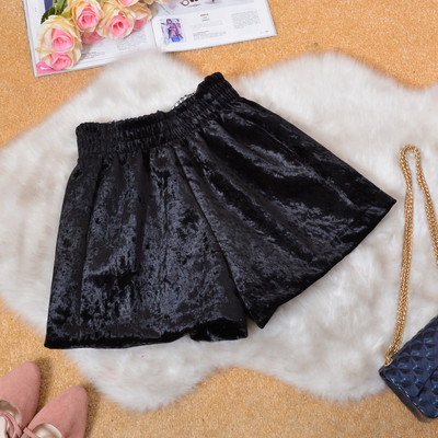 Дамски актуален къс панталон в три цвята