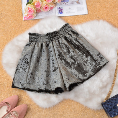 Дамски актуален къс панталон в три цвята