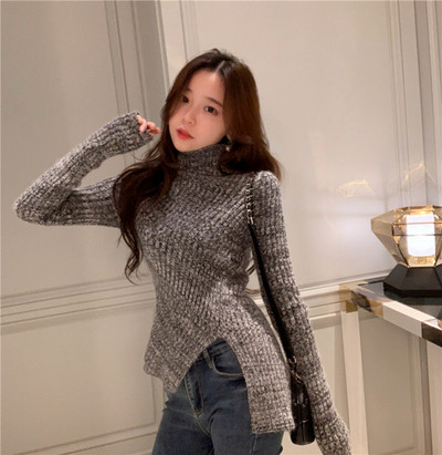 Актуален дамски пуловер с поло яка асиметричен модел