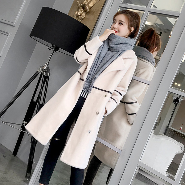 Стилно дамско палто дълъг модел в бял и черен цвят