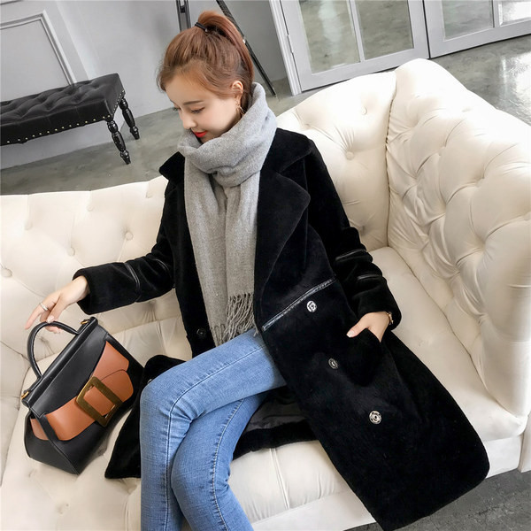 Стилно дамско палто дълъг модел в бял и черен цвят