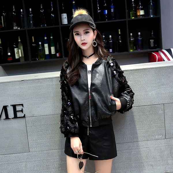 Модерно дамско яке от еко кожа с пайети на ръкавите в черен цвят