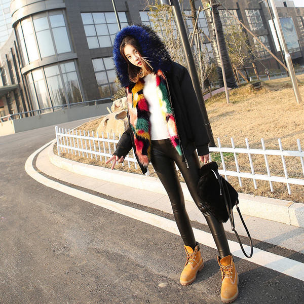 Модерно дамско яке с цветна подплата и качулка в черен цвят