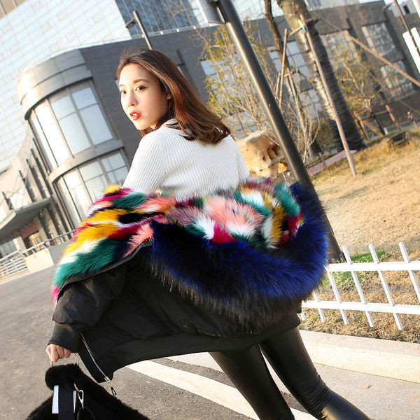 Модерно дамско яке с цветна подплата и качулка в черен цвят