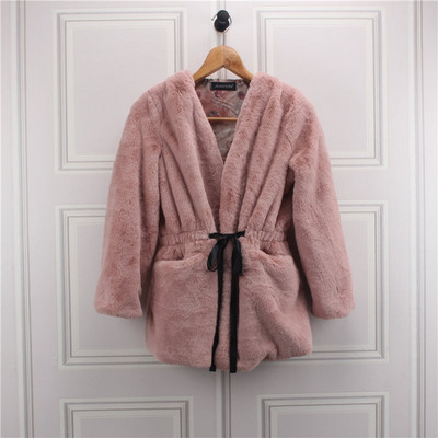 Пухено дамско палто с джобове и еластична талия с връзки в розов цвят