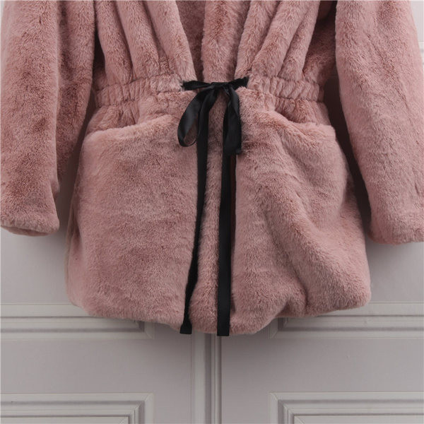 Пухено дамско палто с джобове и еластична талия с връзки в розов цвят