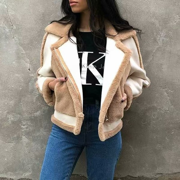 Есенно-зимно дамско палто  с мека подплата и V-образна яка 