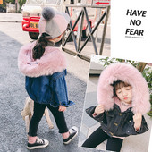 Gyermek farmerdzseki puha béléssel és kapucnival, fekete-kék pehelyszínnel