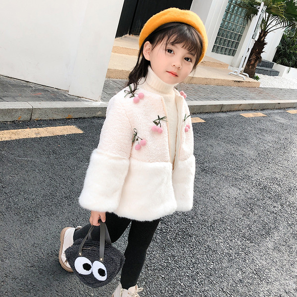 Стилно детско палто с пух и 3D декорация в розов и бял цвят