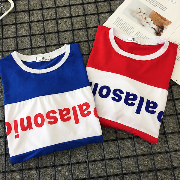 Ежедневна дамска блуза с цветни надписи в два цвята 