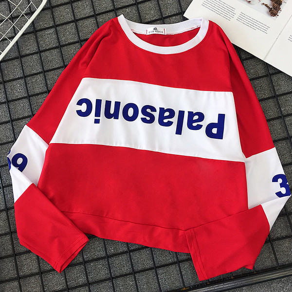 Ежедневна дамска блуза с цветни надписи в два цвята 