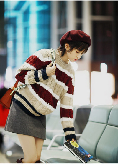 Ежедневен дамски пуловер с О-образна яка