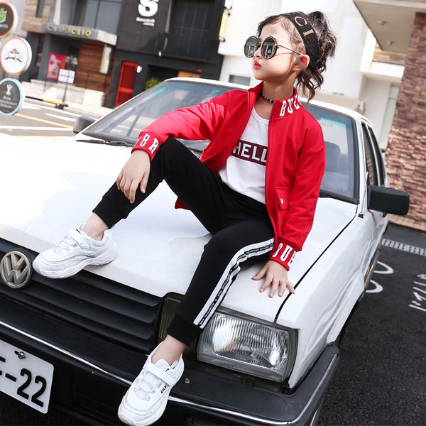 Három részből álló gyermek sportkészlet, három színben felirattal