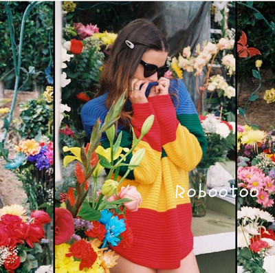 Модерен дамски пуловер дълъг модел