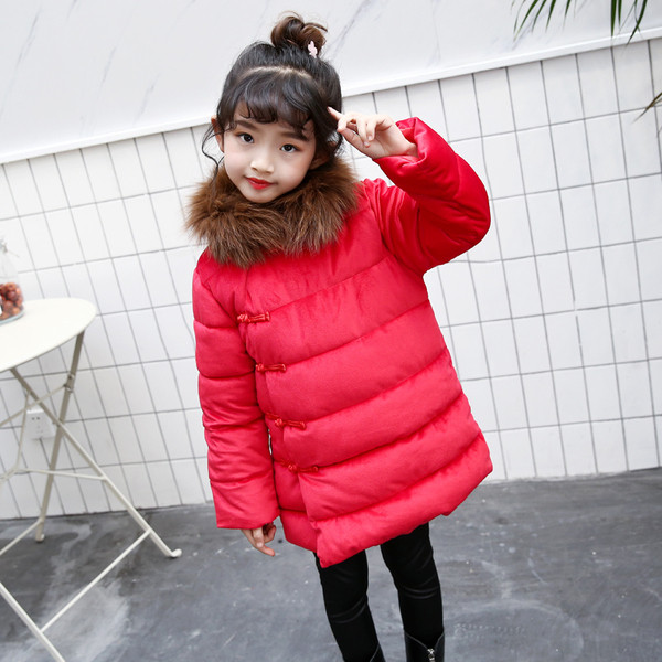 Модерно детско яке със странично закопчаване и пухена яка в червен цвят