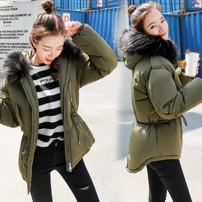 Модерно дамско яке с качулка и цветен пух в няколко цвята