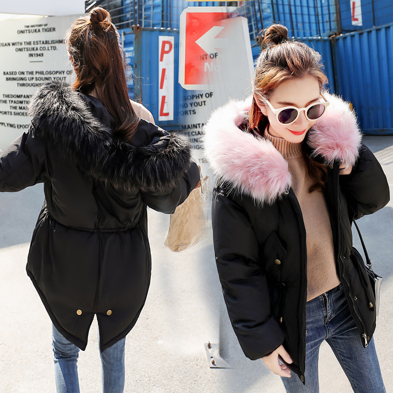 Модерно дамско яке с качулка и цветен пух в няколко цвята