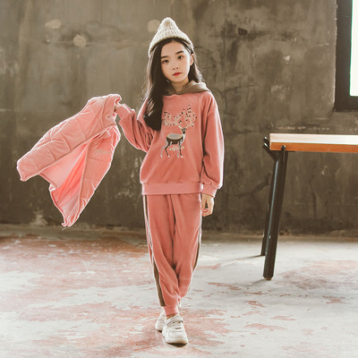 Модерен детски комплект включващ елек, суичър и панталон в червен и розов цвят