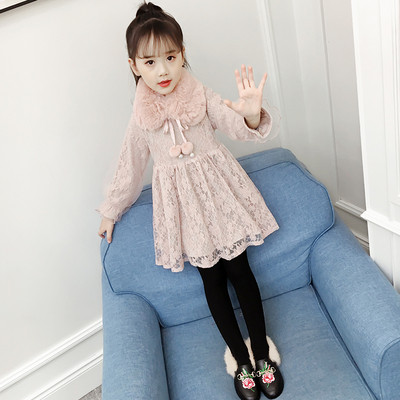 Елегантна детска дантелена рокля с пухена яка в бежов и розов цвят