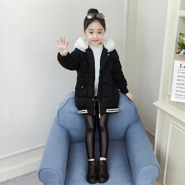 Актуално детско яке с 3D елементи на качулката в бял и черен цвят