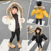 Модерно детско яке с пух на качулката и надпис на гърба в няколко цвята