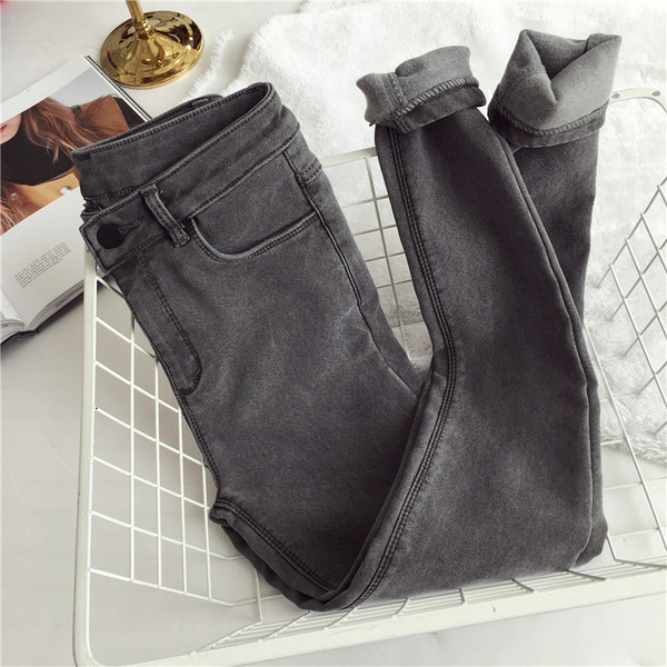 Дамски актуални дънки в три цвята