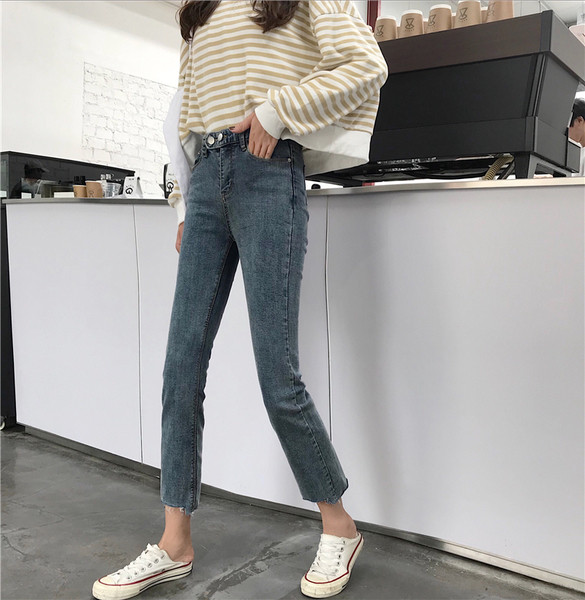 Дамски дънки в два цвята - син и черен