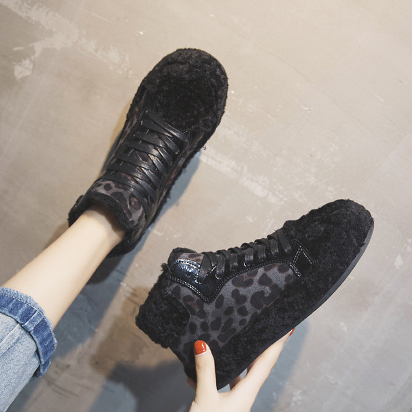 Női topikus csizma két színben