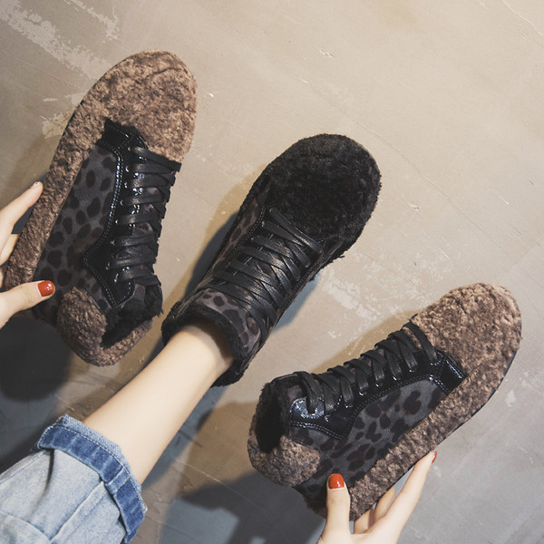 Női topikus csizma két színben