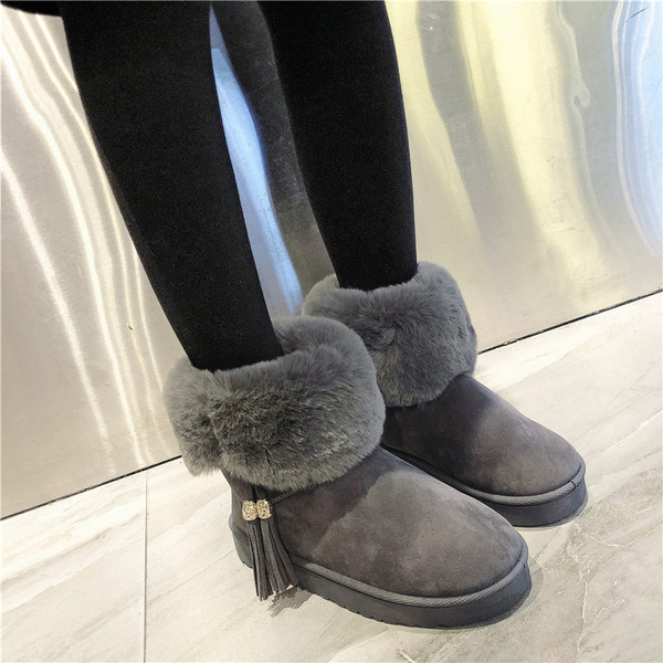 Bojttal és pehellyel ellátott női csizma három színben