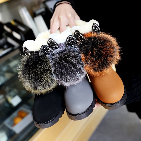 Női csizma több színben 3D elemmel