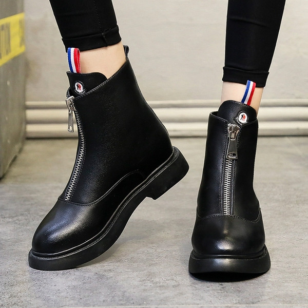 Elegáns női csizma fekete színben