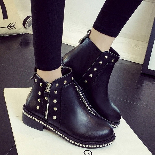 Női topikus csizma fűzőlyukkal, három színben