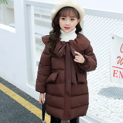 Gyermek téli kabát O-alakú gallérral, két színben megkötővel