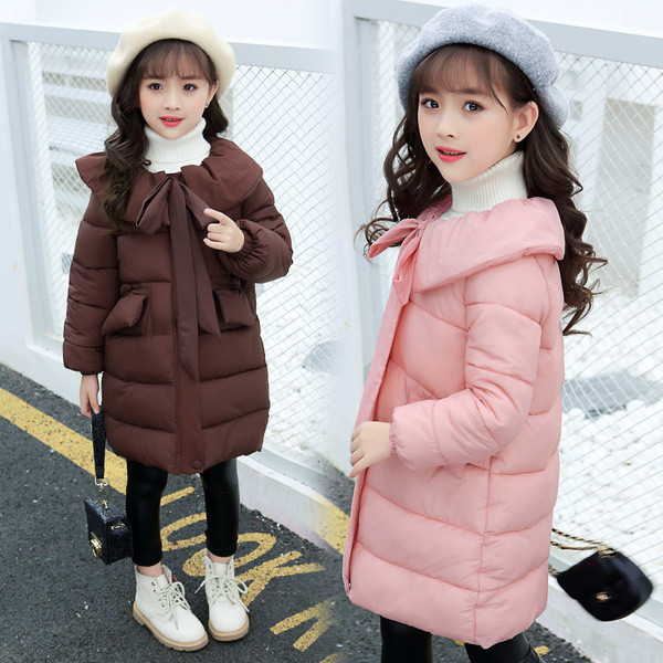 Gyermek téli kabát O-alakú gallérral, két színben megkötővel