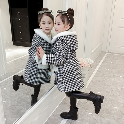 Modern, kockás gyerekkabát lányoknak puha béléssel