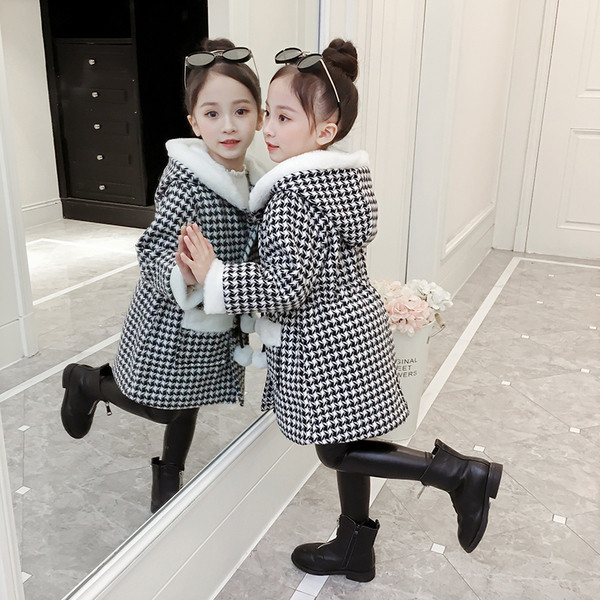 Modern, kockás gyerekkabát lányoknak puha béléssel