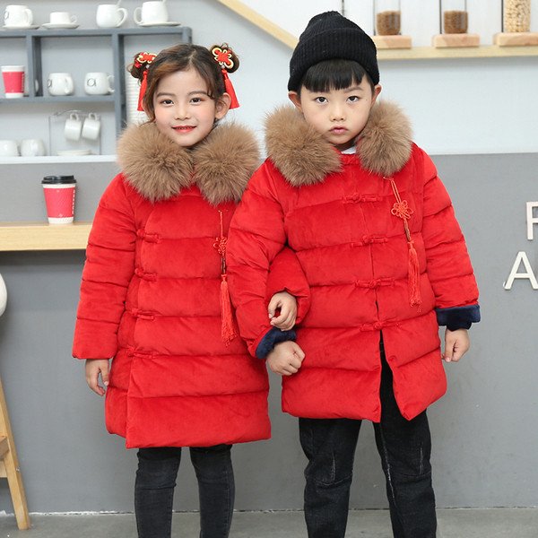 Modern gyerekkabát lányoknak piros pehelyszínnel