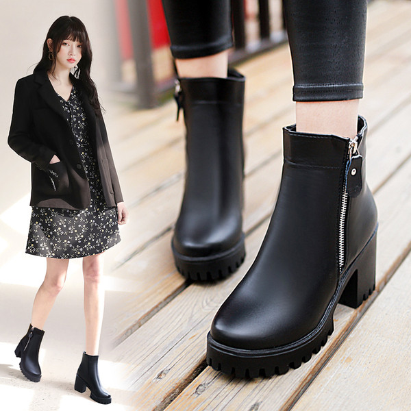 Modern női csizma fekete színben, cipzárral