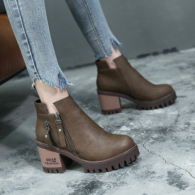 Γυναικείες μπότες σε δύο χρώματα - καφέ και μαύρο χρώμα