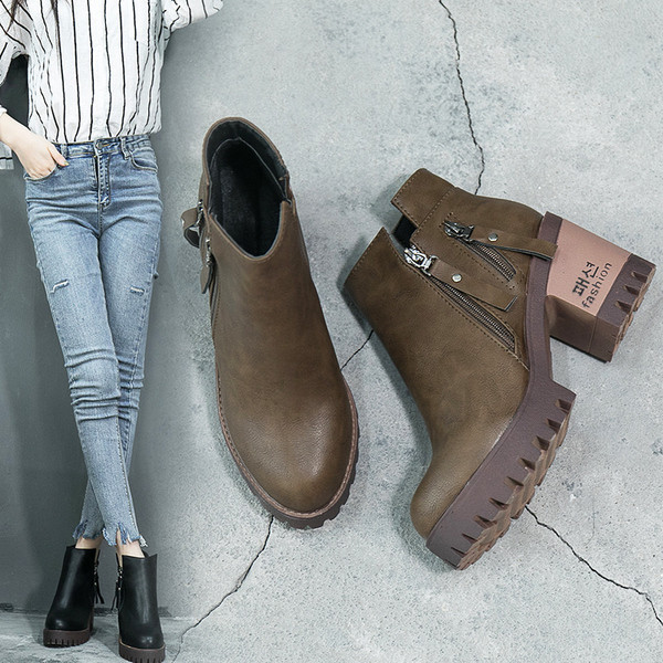 Γυναικείες μπότες σε δύο χρώματα - καφέ και μαύρο χρώμα