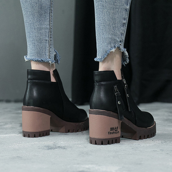 Γυναικείες μπότες σε δύο χρώματα - καφέ και μαύρο χρώμα