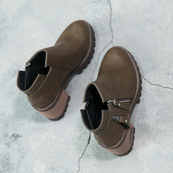 Γυναικείες μπότες σε δύο χρώματα - καφέ και μαύρο χρώμα