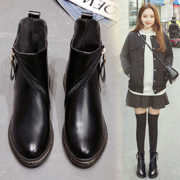 Fekete színű női csizma - két modell