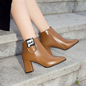 Γυναικείες μπότες με μεταλλική διακόσμηση σε δύο χρώματα