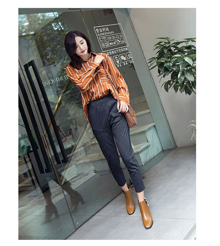 Γυναικείες μπότες με μεταλλική διακόσμηση σε δύο χρώματα