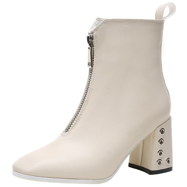 Női csizma extravagáns sarokkal, két színben