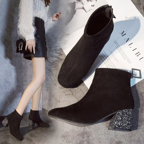 Fényes hatású fekete női csizma