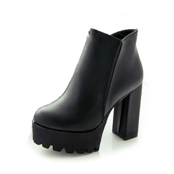 Γυναικείες κομψές μπότες σε μαύρο ψηλό τακούνι
